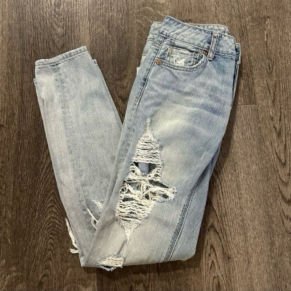 American Eagle Light Wash Distressed Tomgirl Jeans